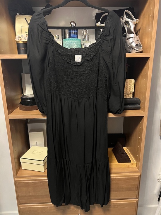 GAP Dresses & Skirts - GAP Black Smocked Bodice Puff Sleeve Midi Dress Maternity